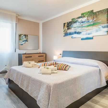 מארינלה די סרזאנה Domus Lucis Apartment Terrace & Private Parking מראה חיצוני תמונה
