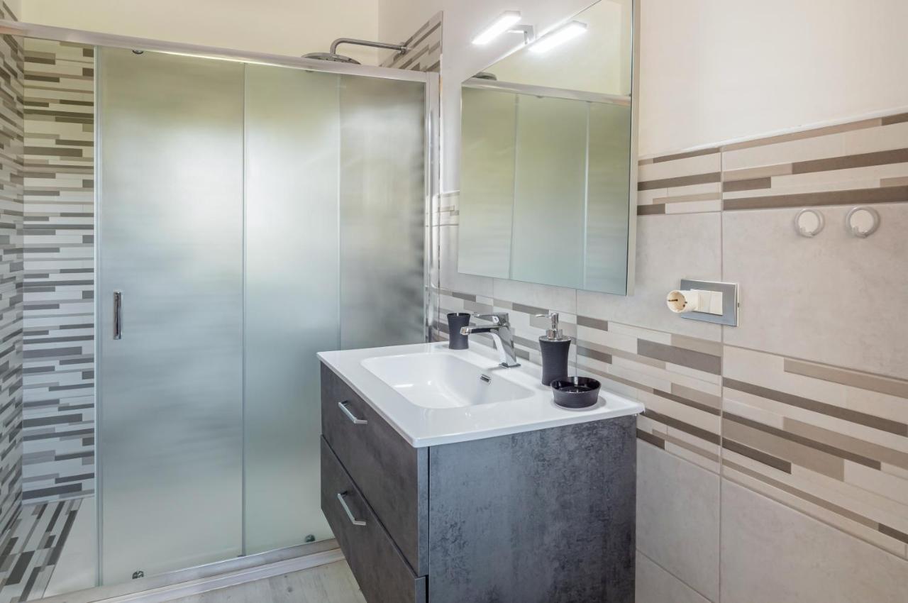 מארינלה די סרזאנה Domus Lucis Apartment Terrace & Private Parking מראה חיצוני תמונה